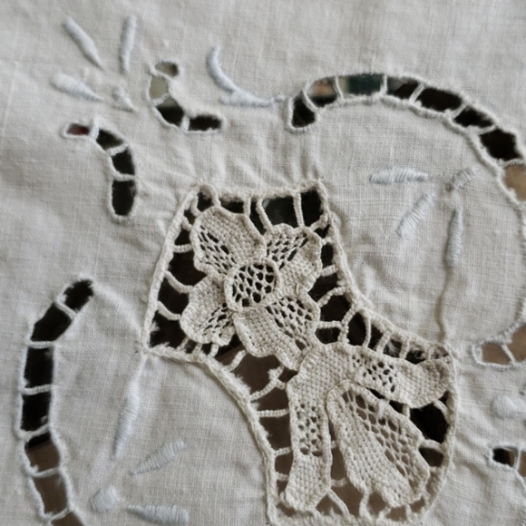 Vintage Handmade TABLECLOTH - Picture 2 of 6